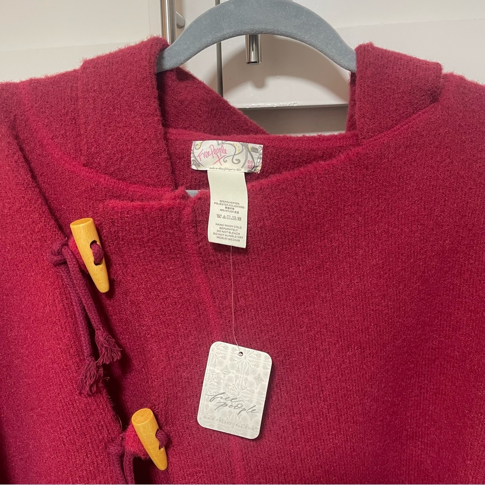 Free people Red Toggle Poncho fits all One Size NWT - Picture 8 of 9